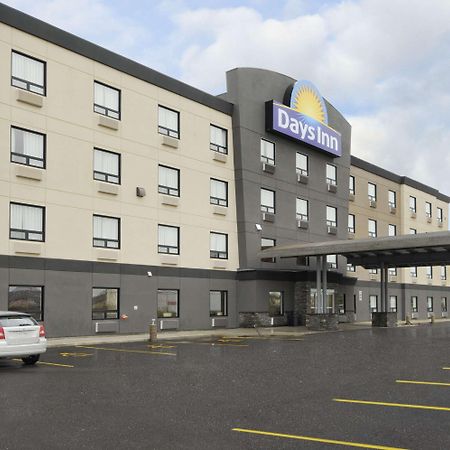 Days Inn By Wyndham Regina Airport West Exterior foto