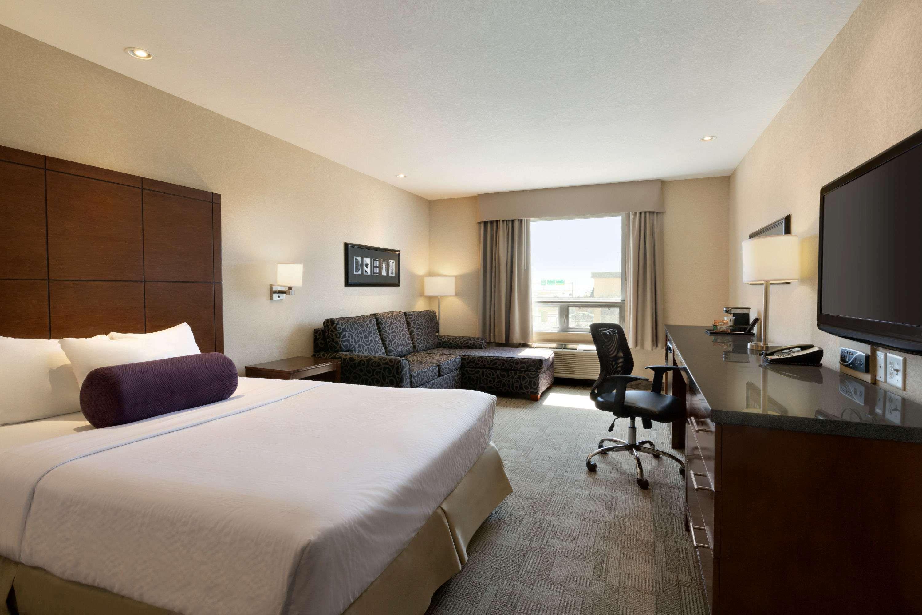 Days Inn By Wyndham Regina Airport West Exterior foto