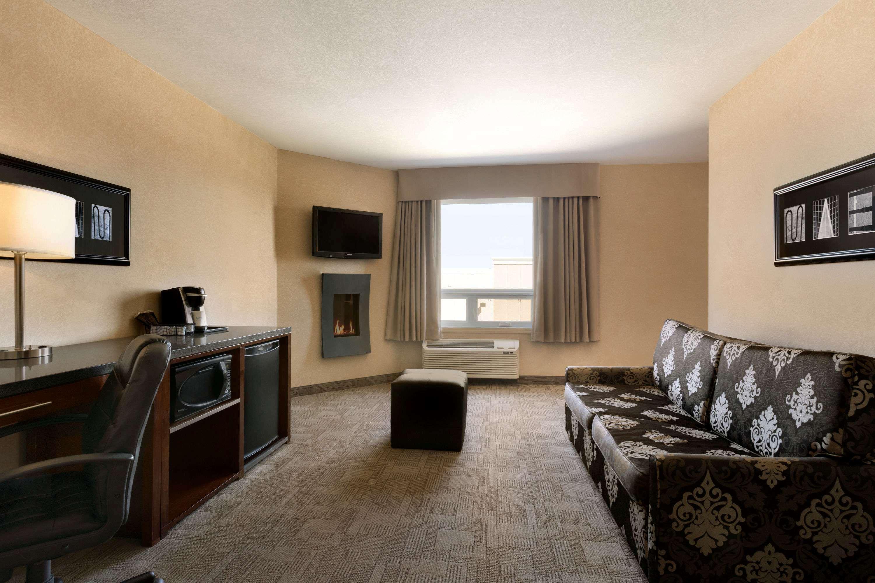 Days Inn By Wyndham Regina Airport West Exterior foto