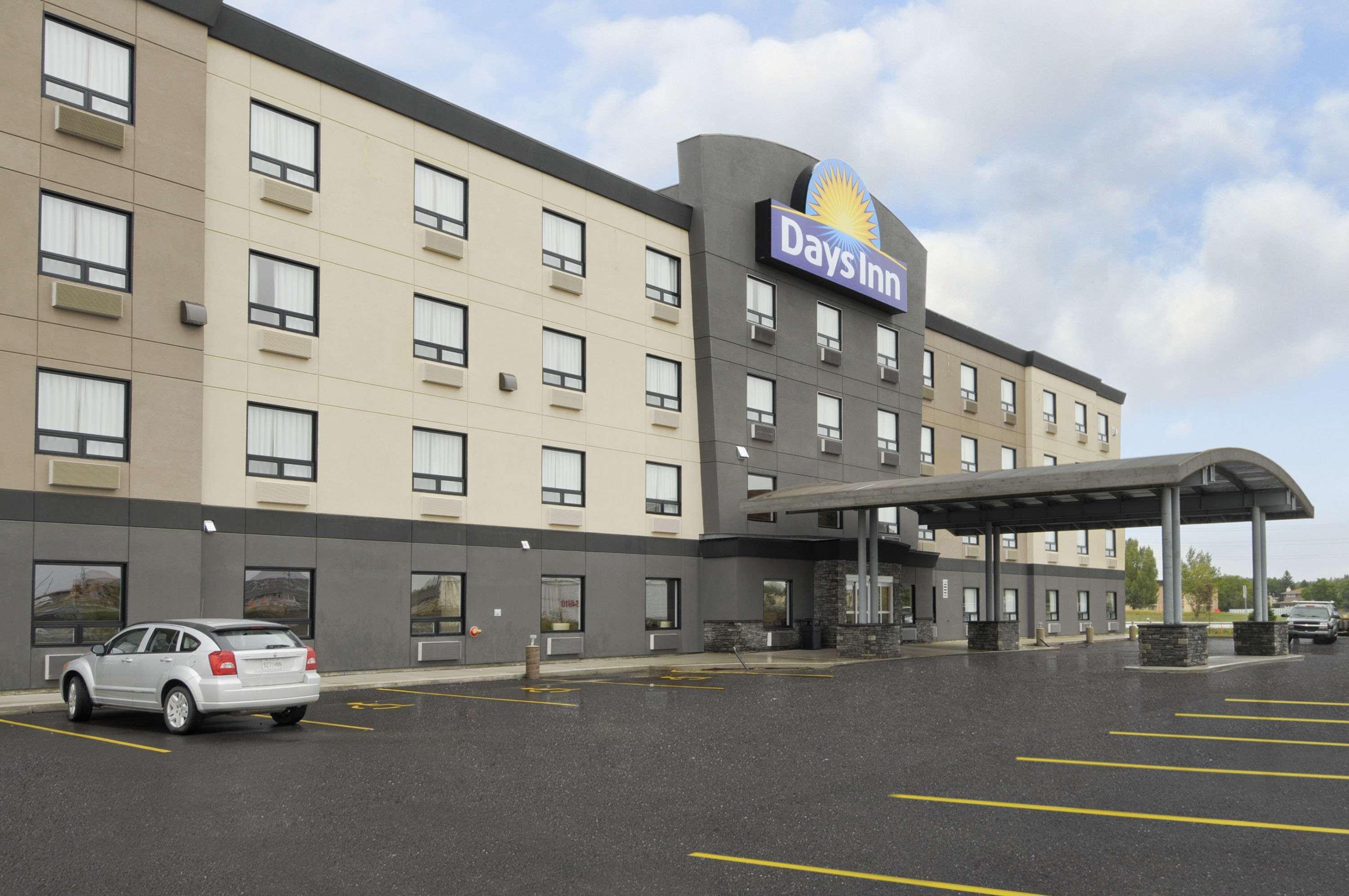 Days Inn By Wyndham Regina Airport West Exterior foto