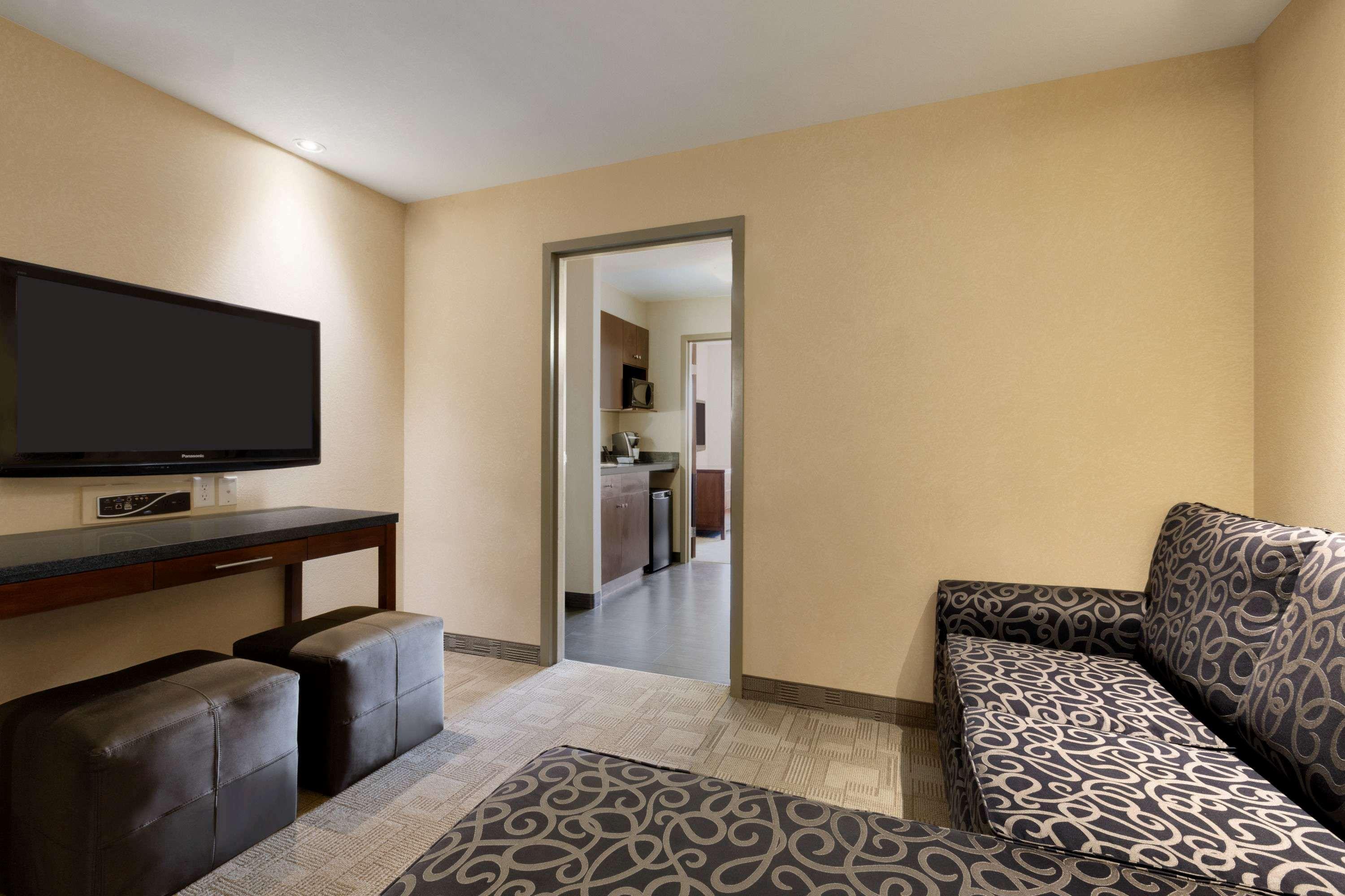 Days Inn By Wyndham Regina Airport West Exterior foto